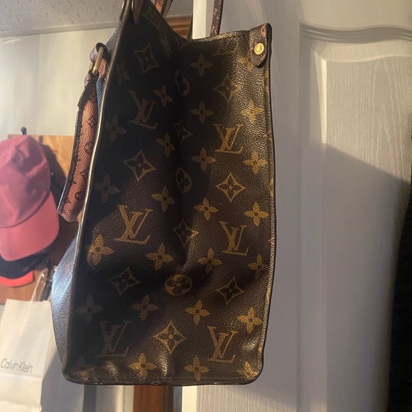 Purses - Picture 7 of 7